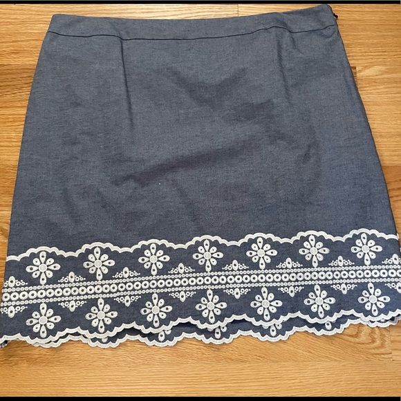 Talbots Dresses & Skirts - Talbots eyelet trimmed skirt. Size 16P new with tags. Lined.